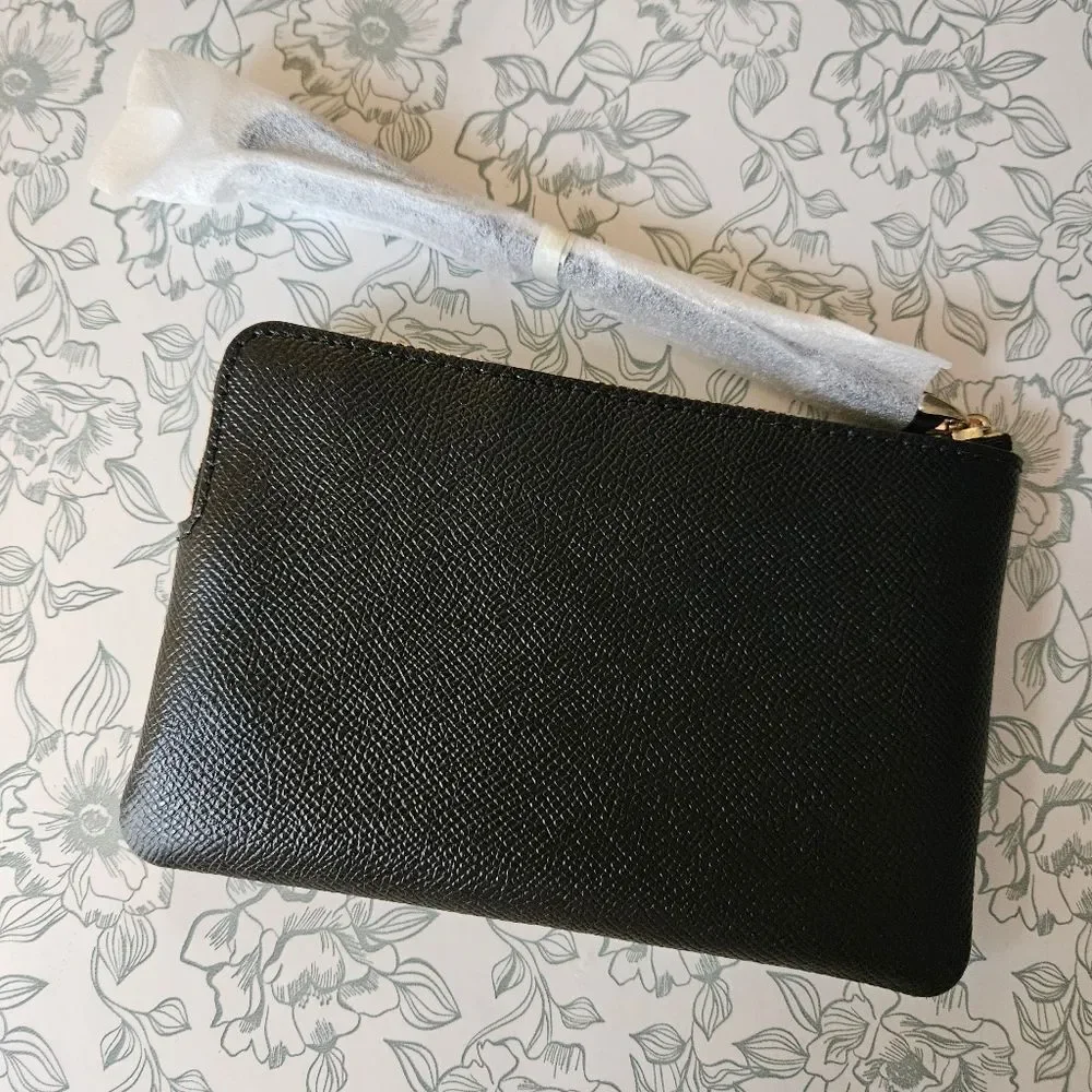 NWT Coach Corner Zip Leather Wristlet | Black